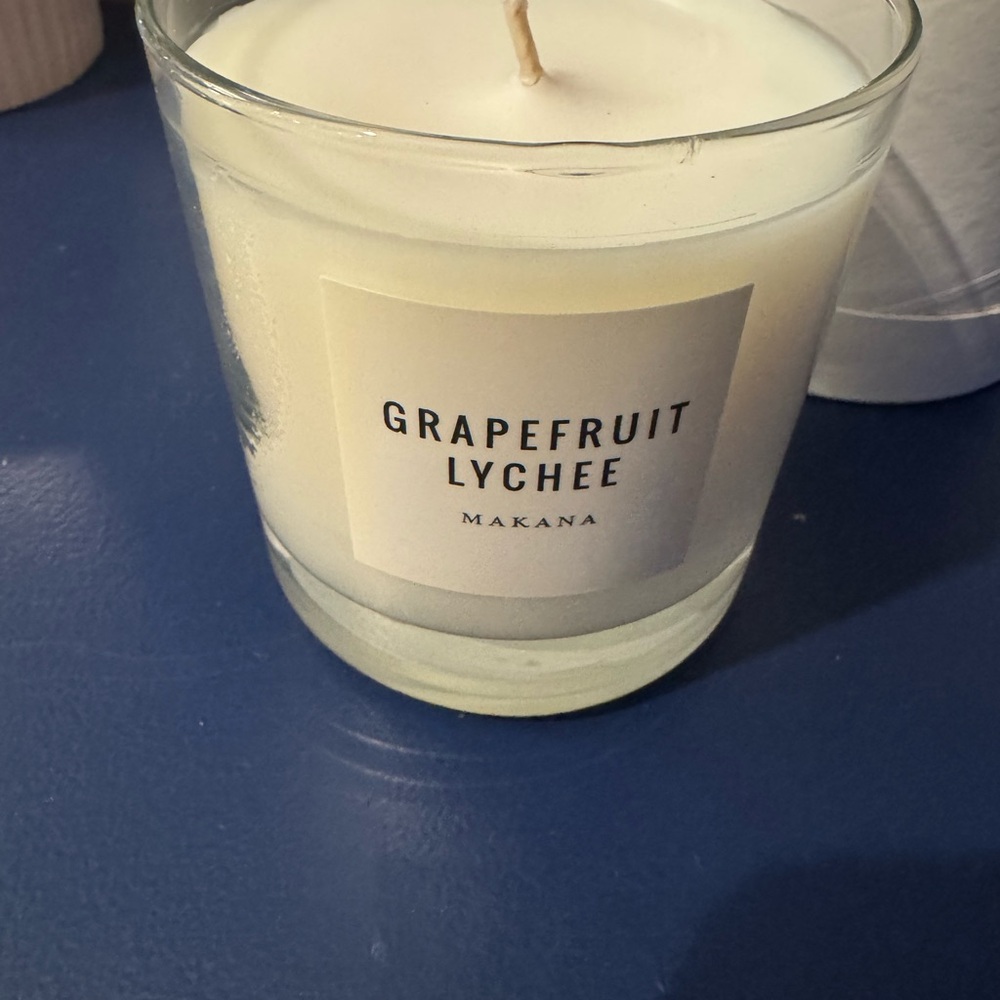 Grapefruit Lychee Scented Candle - White